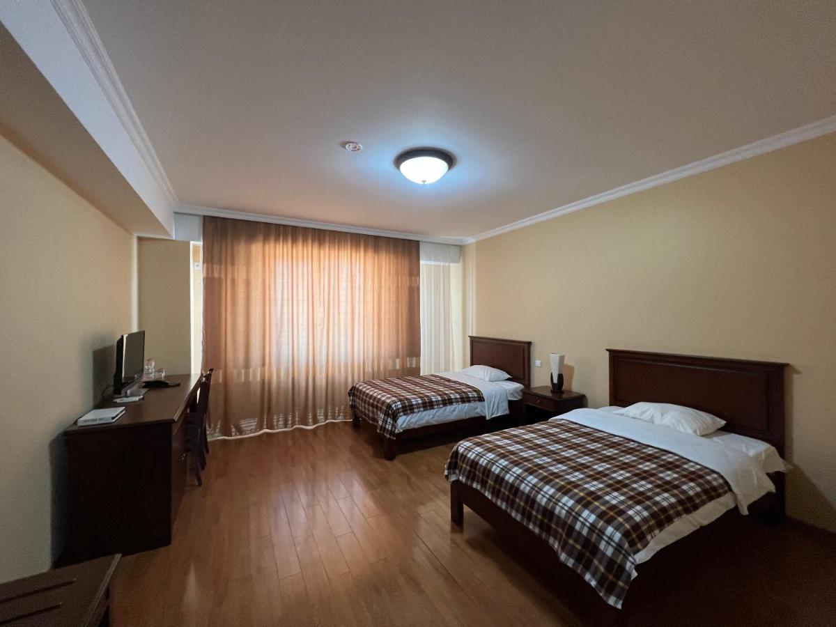 Bagrati 1003 Hotel Koetaisi Buitenkant foto