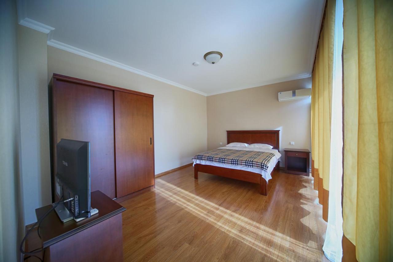 Bagrati 1003 Hotel Koetaisi Buitenkant foto