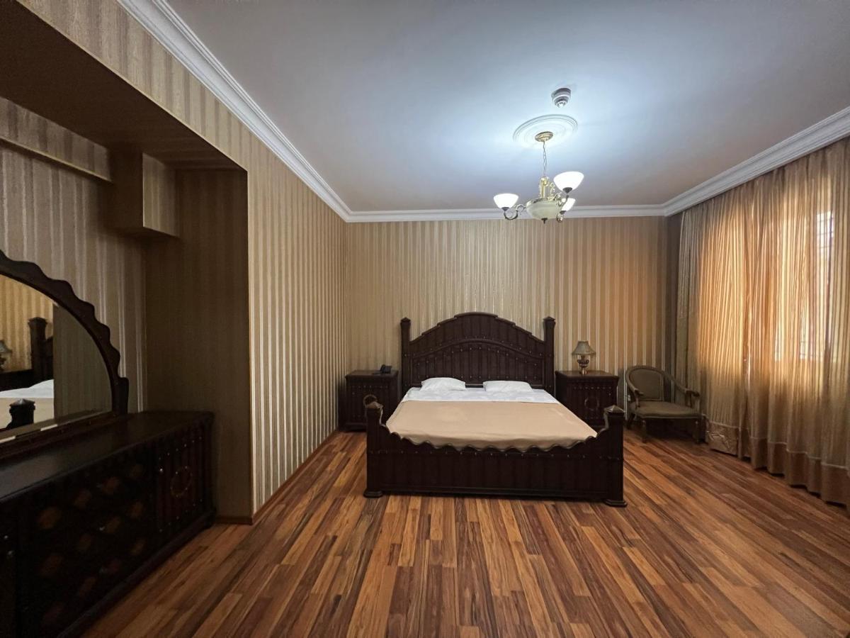 Bagrati 1003 Hotel Koetaisi Buitenkant foto