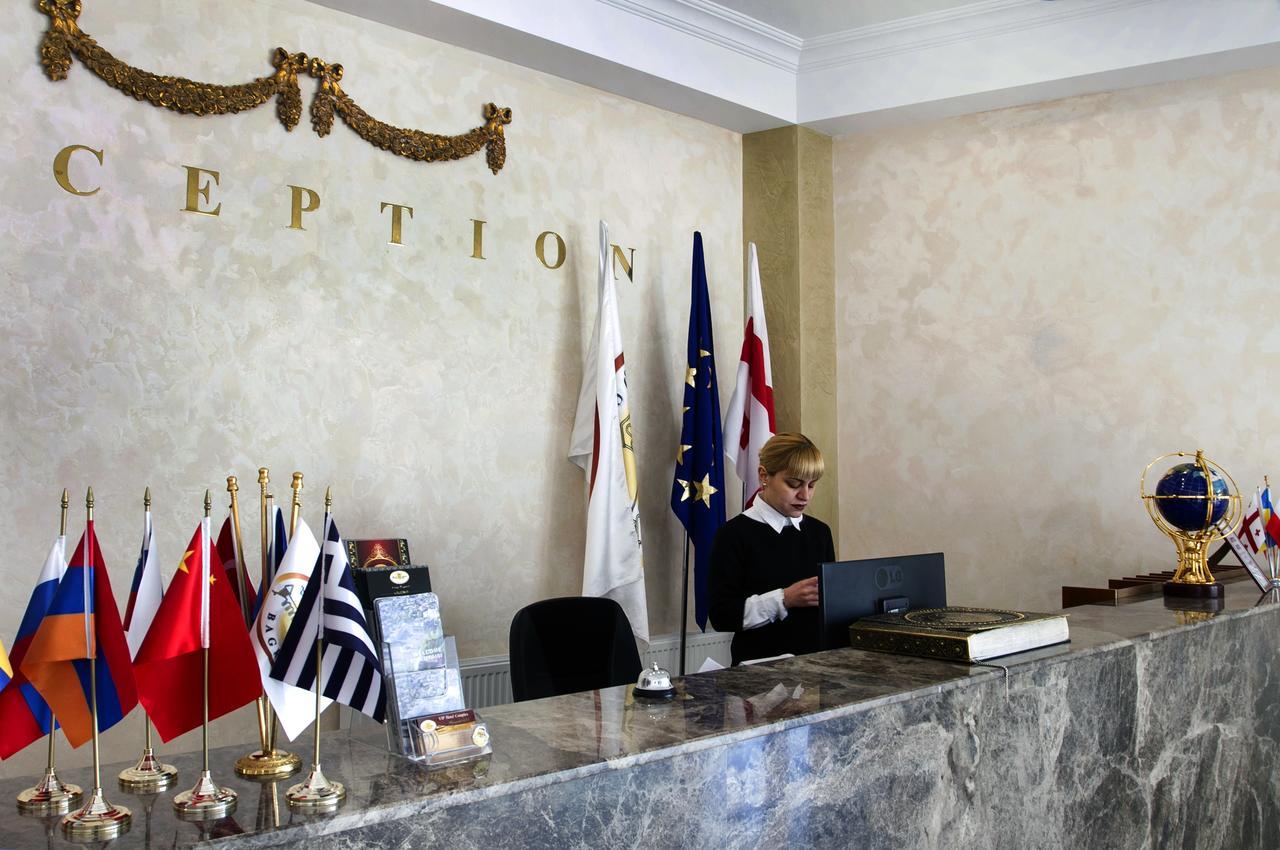 Bagrati 1003 Hotel Koetaisi Buitenkant foto