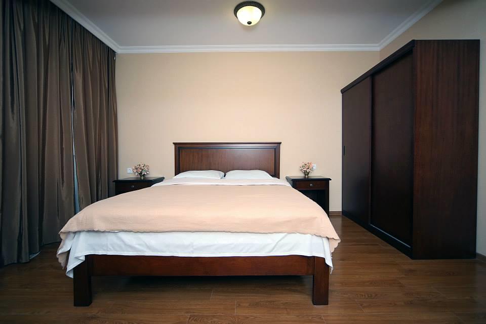 Bagrati 1003 Hotel Koetaisi Buitenkant foto